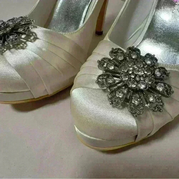 Elegant Park Heels 7 - Picture 6 of 6